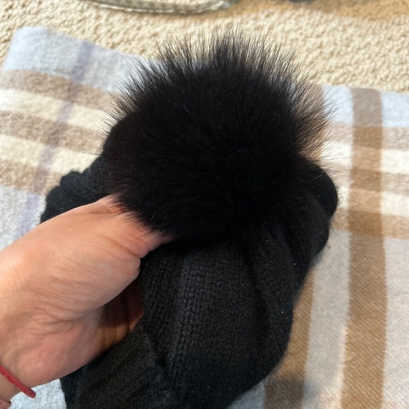 100 percent cashmere and fur women’s hat - Picture 4 of 4